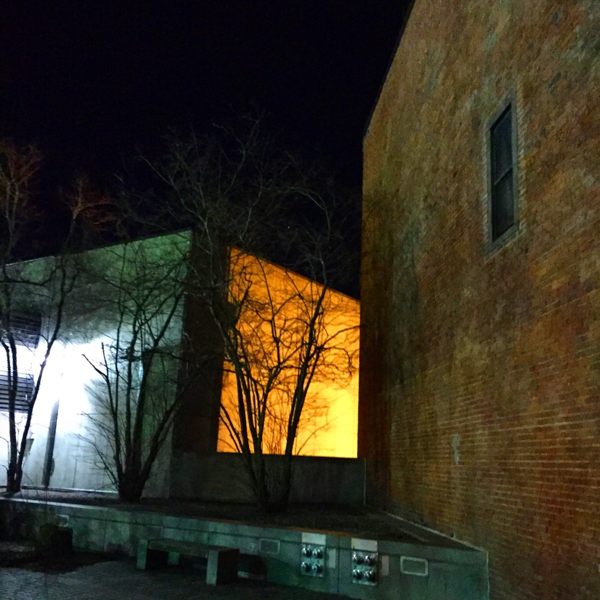 Porter Square orange&nbsp;glow